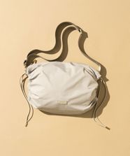 【オンワード】 23区>バッグ 【一部先行予約/撥水加工/WEB & 一部店舗限定カラーあり】ドロ－ストリング ショルダーバッグ ベージュ F レディース