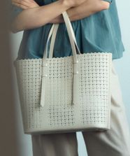 【オンワード】 23区>バッグ フェイクレザー カットアウト トートバッグ アイボリー F レディース